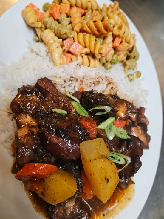Brown stew chicken ( kids bowl).